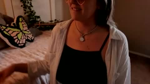 Synthia online show from July 5, 2026, 3:41 pm