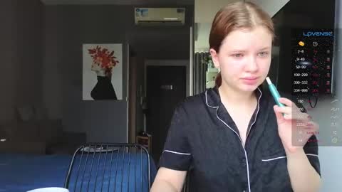 Call me Anna online show from January 28, 2025, 2:43 am