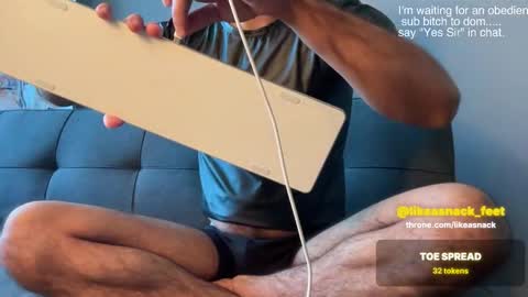 likeasnack online show from November 17, 2025, 4:35 pm