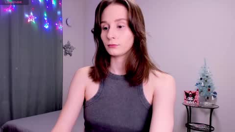 Snapshot of lil_ember chatting on December 18, 2024, 8:57 pm Little Amber Guys please if its not difficult for you give it a thumbs up online show from December 18, 2024, 8:57 pm