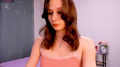 Snapshot of lil_ember chatting on February 21, 2025, 12:38 am Little Amber Guys please if its not difficult for you give it a thumbs up online show from February 21, 2025, 12:38 am