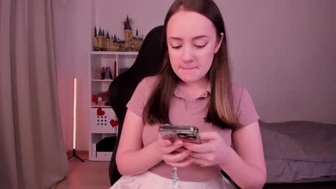 Snapshot of lil_happiness chatting on February 16, 2025, 6:21 pm for free registration 3 online show from February 16, 2025, 6:21 pm