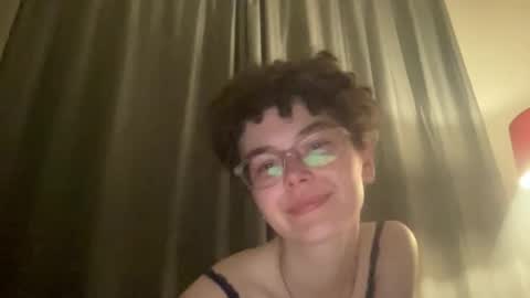 lilac_dreamsss online show from May 20, 2026, 11:11 pm