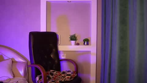 Anna online show from April 18, 2026, 7:40 pm