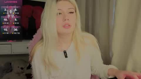 Nika and Lori online show from October 29, 2025, 6:04 am