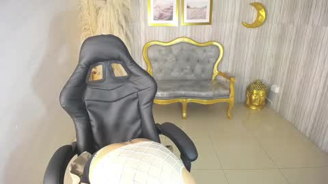 Lili online show from March 12, 2025, 6:07 am