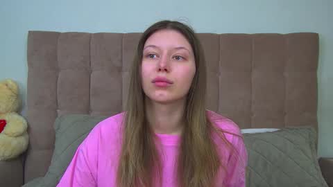 Mia online show from February 16, 2026, 6:53 am