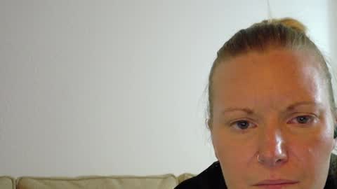 LilianaX online show from April 27, 2026, 4:10 am