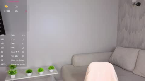 Hi I am Luna online show from May 7, 2026, 3:06 pm