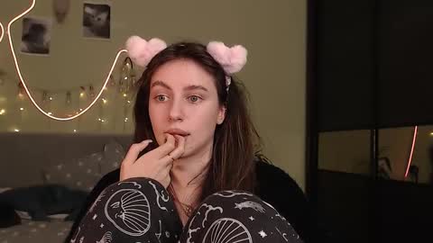 Lilu online show from October 14, 2025, 7:25 pm