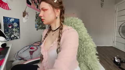 Lily online show from July 15, 2026, 5:12 am
