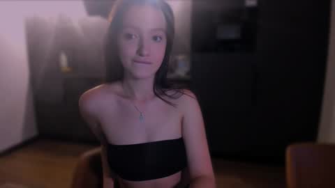 Snapshot of lililaluna chatting on December 10, 2024, 1:00 pm             ...  online show from December 10, 2024, 1:00 pm