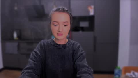 Snapshot of lililaluna chatting on December 17, 2024, 2:44 pm             ...  online show from December 17, 2024, 2:44 pm