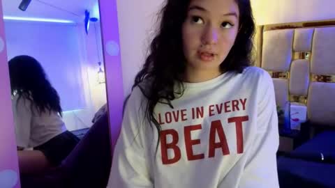 lilimini online show from March 16, 2026, 8:35 pm