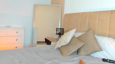 Lili  online show from December 28, 2024, 5:44 am