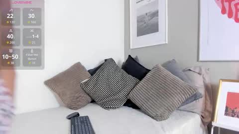 Lili  online show from December 1, 2025, 11:26 am