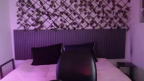 Lilith Patton  online show from December 19, 2025, 12:45 pm