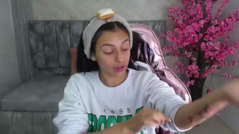 Snapshot of lilith_petit_sub chatting on January 17, 2025, 12:52 pm Lilith  online show from January 17, 2025, 12:52 pm