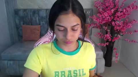 Snapshot of lilith_petit_sub chatting on January 25, 2025, 6:57 pm Lilith  online show from January 25, 2025, 6:57 pm