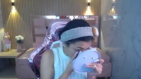 Snapshot of lilith_petit_sub chatting on February 15, 2025, 12:54 pm Lilith  online show from February 15, 2025, 12:54 pm