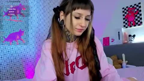 lilith_poison online show from February 14, 2026, 6:32 am