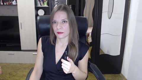 lilith small21 online show from October 27, 2025, 9:13 am