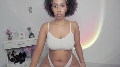 Alejandra  online show from September 14, 2025, 5:39 am