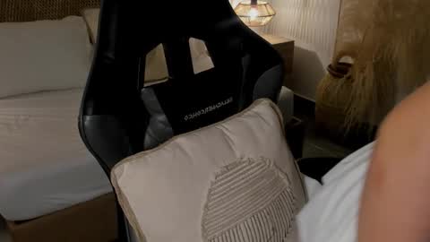 L I L I  online show from February 19, 2026, 7:10 pm