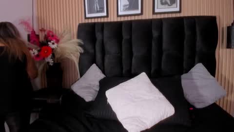   online show from December 5, 2025, 6:04 pm