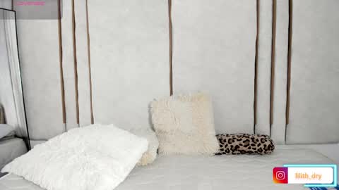 Snapshot of lilithdry chatting on April 13, 2026, 11:21 pm Lilith online show from April 13, 2026, 11:21 pm