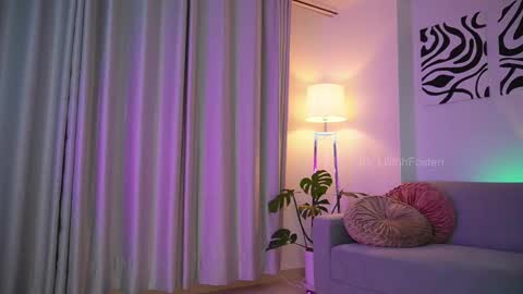 Lili  online show from March 10, 2025, 11:38 pm