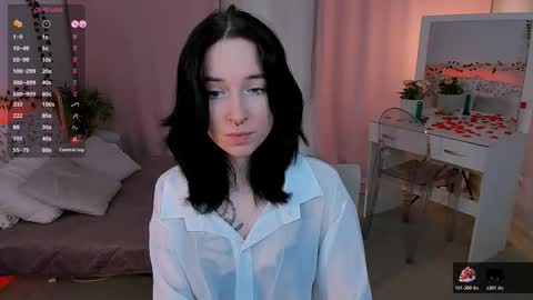 Snapshot of lilithlunna chatting on December 4, 2025, 12:47 pm Lilith online show from December 4, 2025, 12:47 pm