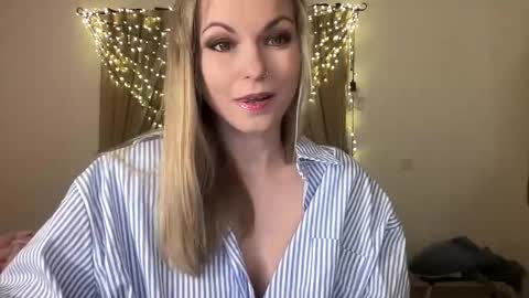 Snapshot of lilithnewdawn chatting on March 3, 2026, 7:20 pm lilithnewdawn online show from March 3, 2026, 7:20 pm