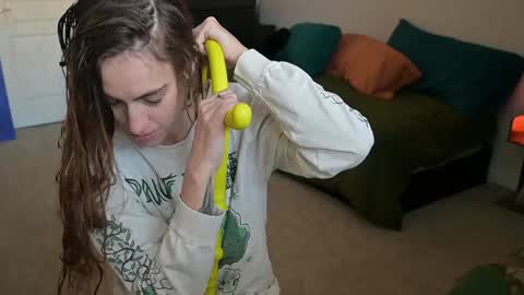 L online show from January 10, 2025, 9:10 pm