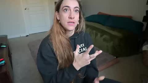 L online show from February 22, 2025, 5:46 pm