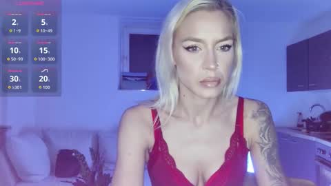 Snapshot of lillaluvv chatting on September 9, 2025, 11:15 pm Lilla Luv online show from September 9, 2025, 11:15 pm