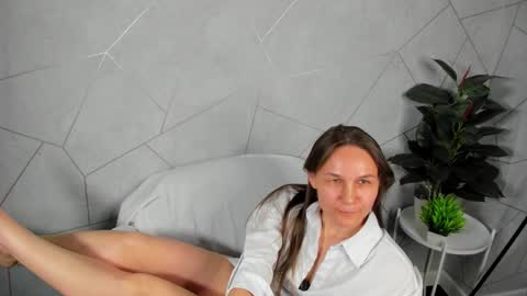 Snapshot of lillian_white1 chatting on February 7, 2025, 11:01 am lillian_white1 online show from February 7, 2025, 11:01 am