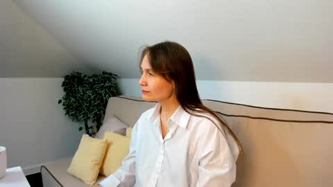 Snapshot of lillian_white1 chatting on February 27, 2025, 9:00 am lillian_white1 online show from February 27, 2025, 9:00 am