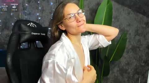 lillian_white1 online show from January 6, 2026, 12:47 am