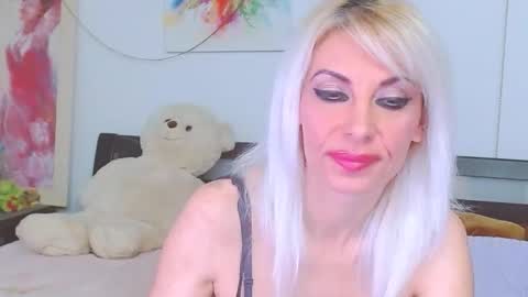 Lara online show from April 24, 2026, 7:49 pm