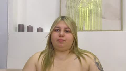 Snapshot of lillianhaig chatting on December 23, 2024, 1:08 am LillianHaig online show from December 23, 2024, 1:08 am
