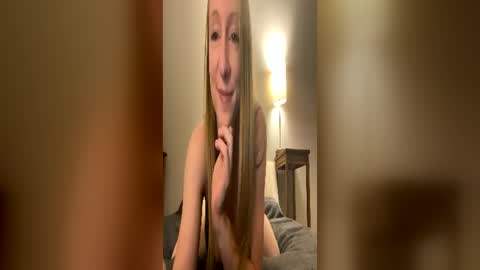 Snapshot of lillianlux chatting on June 12, 2026, 5:28 am lillianlux online show from June 12, 2026, 5:28 am