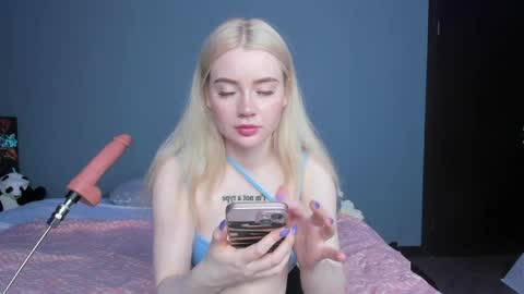 lillie_berry online show from May 17, 2026, 4:43 am