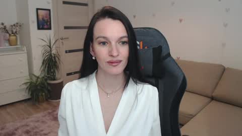 lilliyves online show from May 25, 2026, 5:30 pm