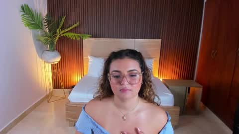 L I L L Y online show from February 17, 2025, 10:47 pm