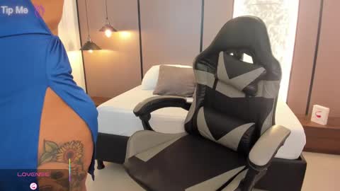 L I L L Y online show from October 17, 2025, 12:19 pm