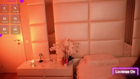 Lilly Colins online show from October 23, 2025, 6:50 pm