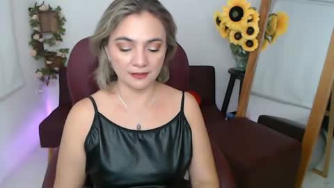 Snapshot of lilly_milf chatting on June 13, 2026, 4:27 pm Lilly online show from June 13, 2026, 4:27 pm