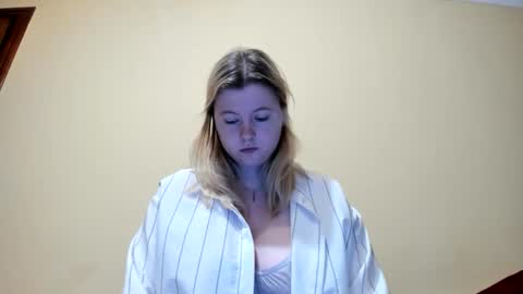 Lilly Depp online show from December 2, 2025, 2:23 pm