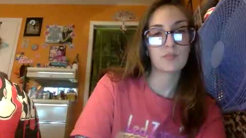 Snapshot of lillylushabae chatting on November 28, 2025, 10:01 pm hi guys im back on here 3 online show from November 28, 2025, 10:01 pm